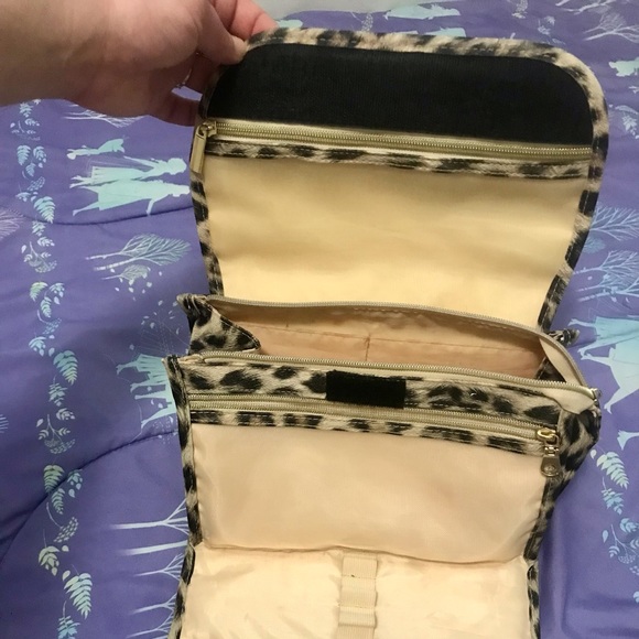 Makeup bag - Picture 2 of 3
